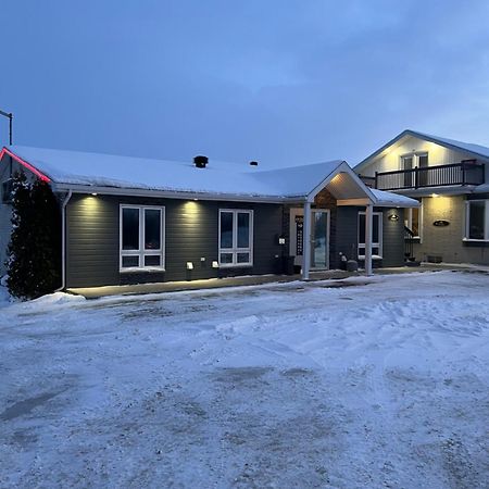 Hotel Auberge St-Felicien Saint-Félicien Exterior foto